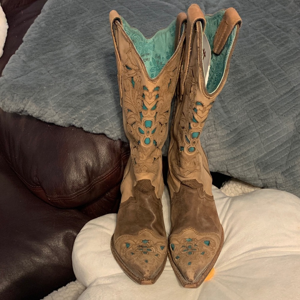 Elegant Tan and Turquoise Heeled Boots
